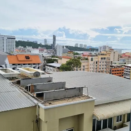 Apartment The Base Center Of Rooftop Swimming Pool Pattaya