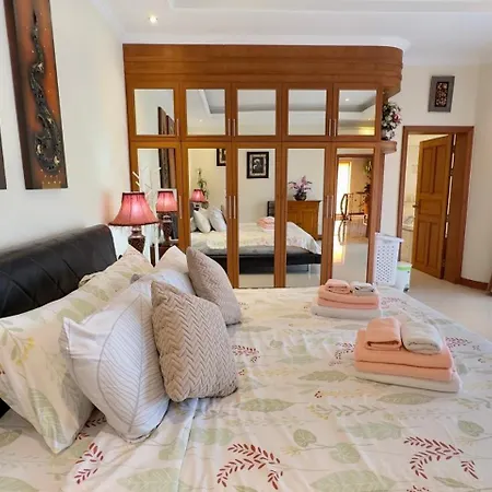 Luxury Garden Pool Near & Walking Street Villa Pattaya