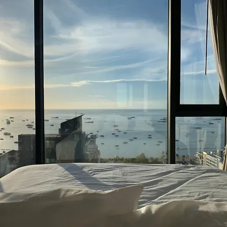 อพาร์ทเม้น Edge Pty Luxury Front Seaview 2bedroom