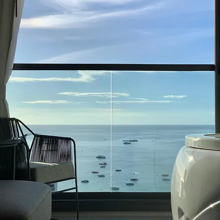 อพาร์ทเม้น Edge Pty Luxury Front Seaview 2bedroom *