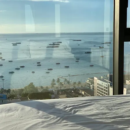 อพาร์ทเม้น Edge Pty Luxury Front Seaview 2bedroom