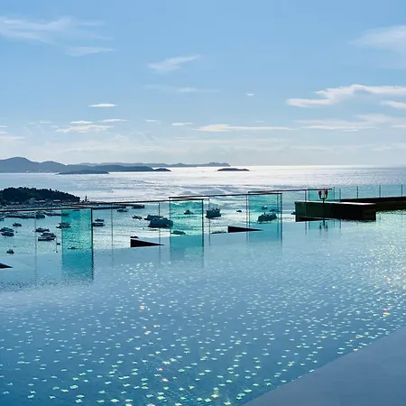 อพาร์ทเม้น Edge Pty Luxury Front Seaview 2bedroom *