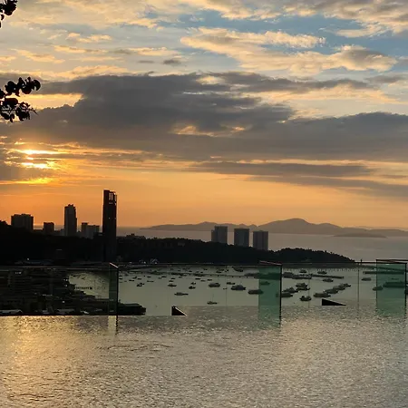 อพาร์ทเม้น Edge Pty Luxury Front Seaview 2bedroom