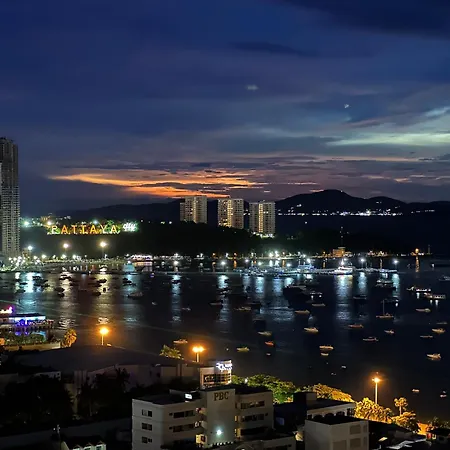 อพาร์ทเม้น Edge Pty Luxury Front Seaview 2bedroom