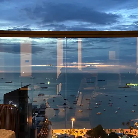 อพาร์ทเม้น Edge Pty Luxury Front Seaview 2bedroom Pattaya