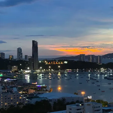 Edge Pty Luxury Front Seaview 2bedroom อพาร์ทเม้น