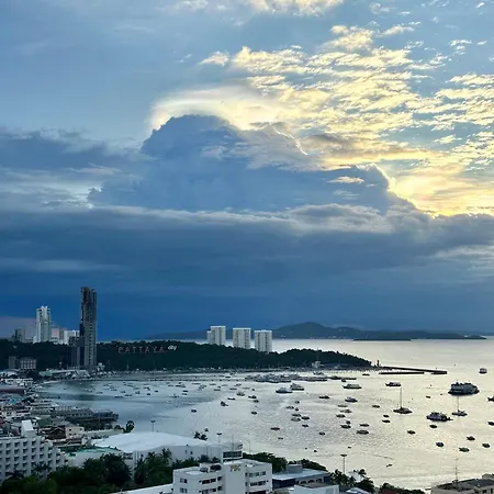 อพาร์ทเม้น Edge Pty Luxury Front Seaview 2bedroom *