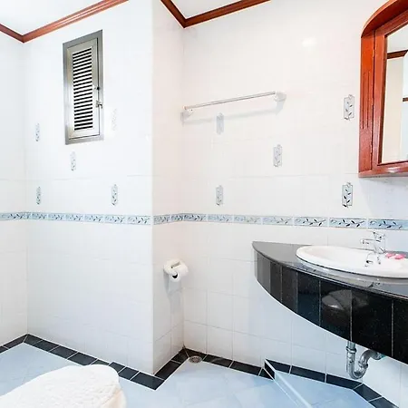 Selina Place Hotel *