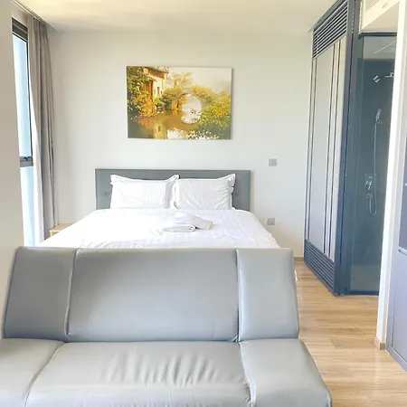 อพาร์ทเม้น The Andromeda Seaview