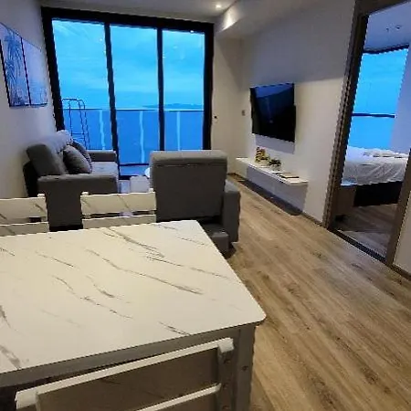 The Andromeda Seaview อพาร์ทเม้น *