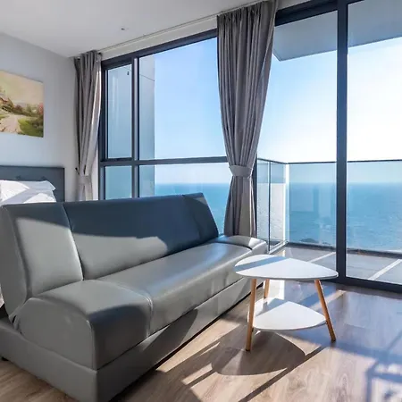อพาร์ทเม้น The Andromeda Seaview