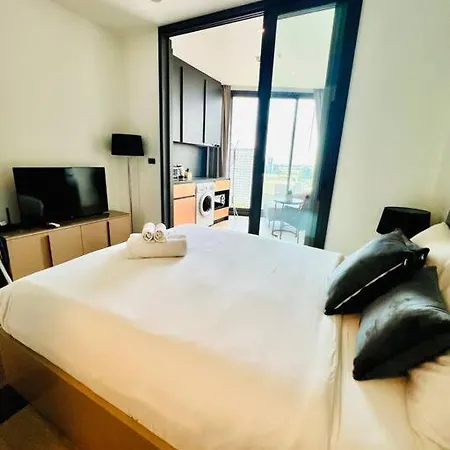 อพาร์ทเม้น Seaview Urban Retreat Edge 1 Expansive Bedroom Pattaya