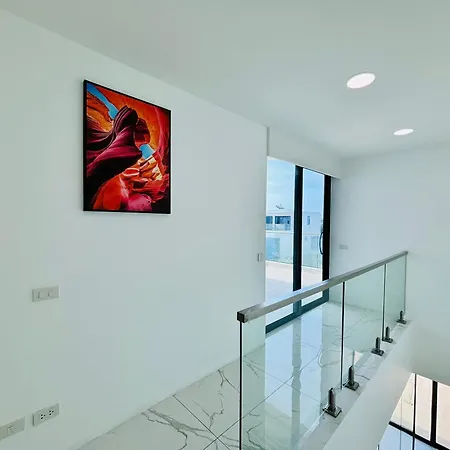 Villa Mid-sky