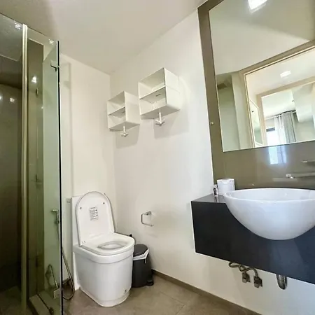 อพาร์ทเม้น Sea View Spacious At Pattaya
