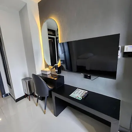 โรงแรม Lhc And 5*