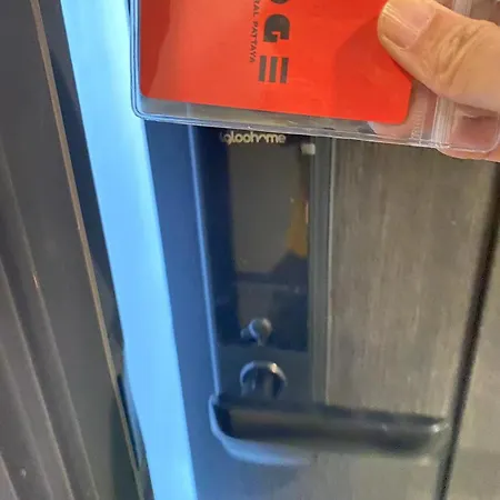 Apartment 24a网红无边泳池edge豪华单卧室套房 海滩3分钟 *