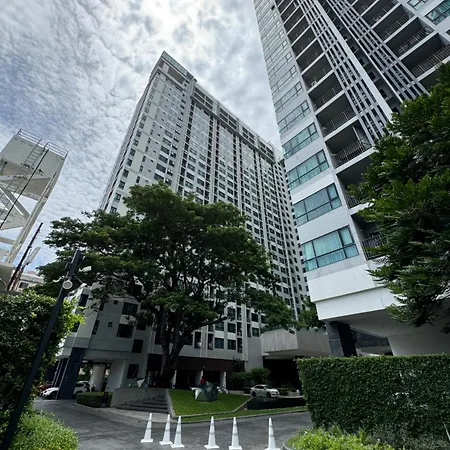 芭提雅市中心the Base 高端公寓酒店 *