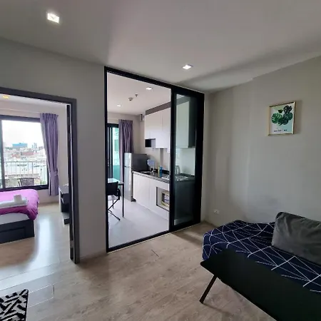 Apartment The Base Center Of Rooftop Swimming Pool