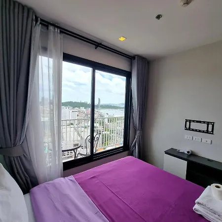 Apartment The Base Center Of Rooftop Swimming Pool *