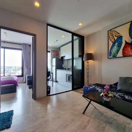Apartment The Base Center Of Rooftop Swimming Pool