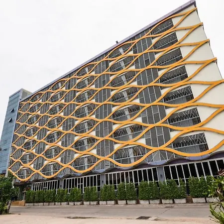 โรงแรม Oyo 1126 Curve Boutique 3*