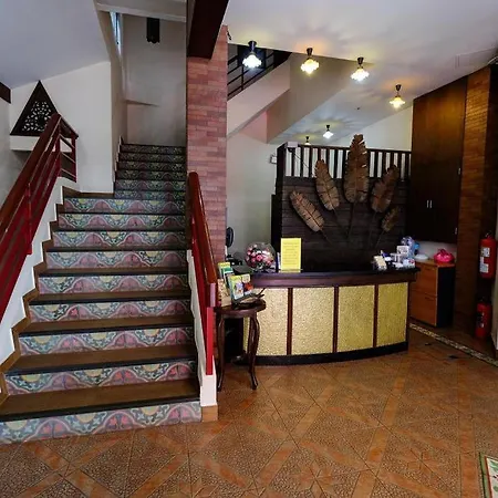 โรงแรม Red Balcony