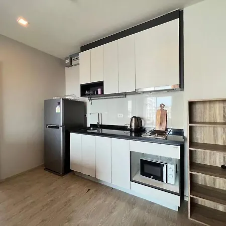 2 Bed Room, Large Living @ Apartment