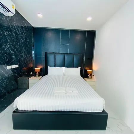 D18 Palms Spring 4 Bedroom Pvt Pool Villa