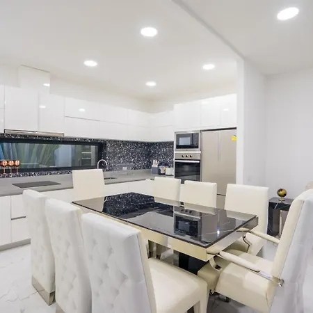 D18 Palms Spring 4 Bedroom Pvt Pool *