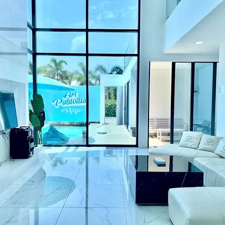 D18 Palms Spring 4 Bedroom Pvt Pool Villa