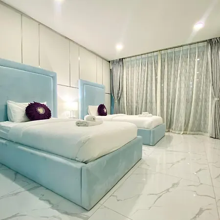 D18 Palms Spring 4 Bedroom Pvt Pool Villa