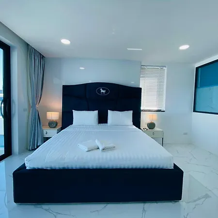 D18 Palms Spring 4 Bedroom Pvt Pool Villa *
