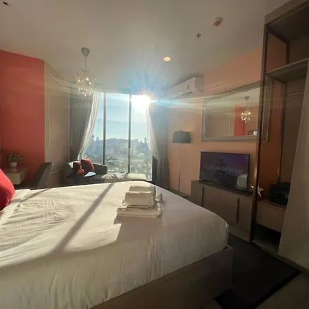 Apartment Downtown Chic Rooftop Pool #es20712