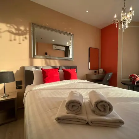 อพาร์ทเม้น Downtown Chic Rooftop Pool #es20812