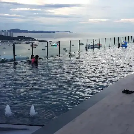 อพาร์ทเม้น Downtown Lux Fun Rooftop Pool #ta1077 Pattaya