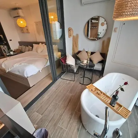 Apartment Floor Intimate Pleasure The Nestsuite#e92