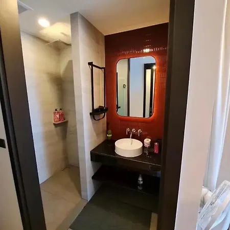 อพาร์ทเม้น Downtown Chic High Floor & Seaview #es40621 *