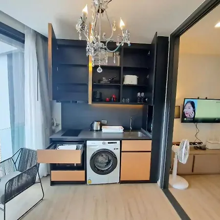 อพาร์ทเม้น Downtown Chic High Floor & Seaview #es40621 *