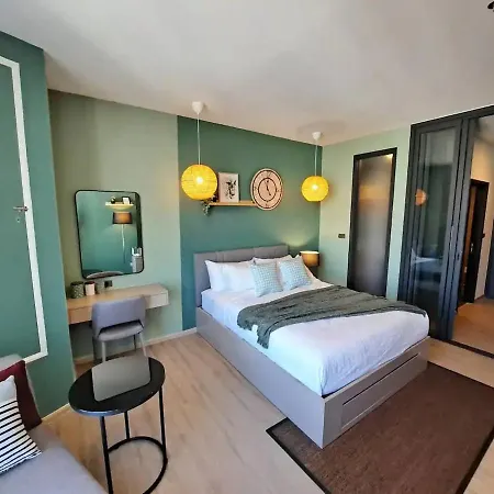Apartment Downtown Chic Rooftop Pool #en34018 Pattaya
