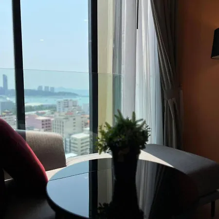 อพาร์ทเม้น Downtown Chic Rooftop Pool #es32518 *