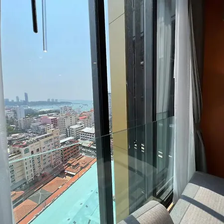 อพาร์ทเม้น Downtown Chic Rooftop Pool #es32518