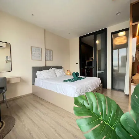 Downtown Chic Rooftop Pool #en26515 Apartment Pattaya