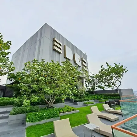 Downtown Chic Rooftop Pool #es21412