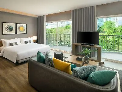 Cross Pratamnak Hotel Pattaya