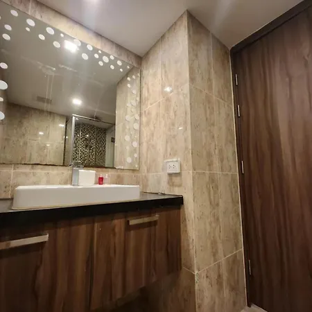 芭堤雅市中心 Grand Avenue 一卧室公寓城景酒吧街 高速互联网智能电视 Apartment