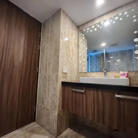芭堤雅市中心 Grand Avenue 一卧室公寓城景酒吧街 高速互联网智能电视 Apartment Pattaya
