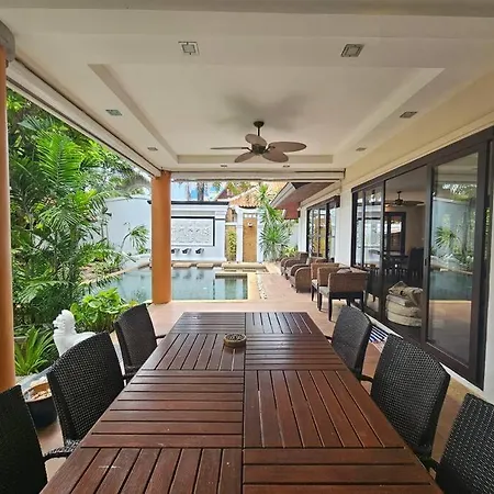 Luxury 5br Pool Pattaya-family & Friends Fun Escape-bbq, Pool Table Villa *