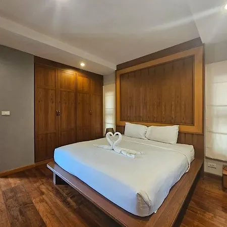 Luxury 5br Pool Pattaya-family & Friends Fun Escape-bbq, Pool Table Pattaya