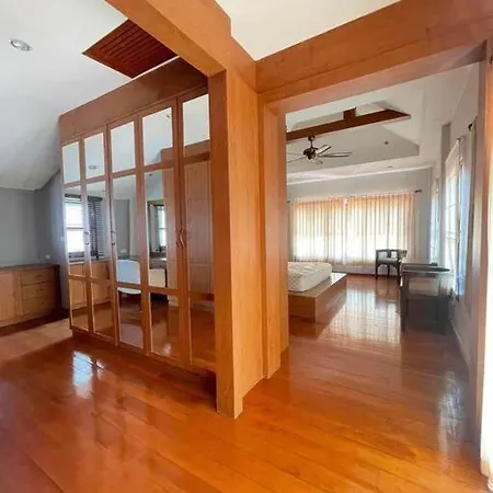 Luxury 5br Pool Pattaya-family & Friends Fun Escape-bbq, Pool Table Villa Pattaya