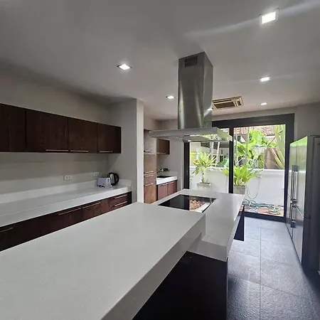 Luxury 5br Pool Pattaya-family & Friends Fun Escape-bbq, Pool Table